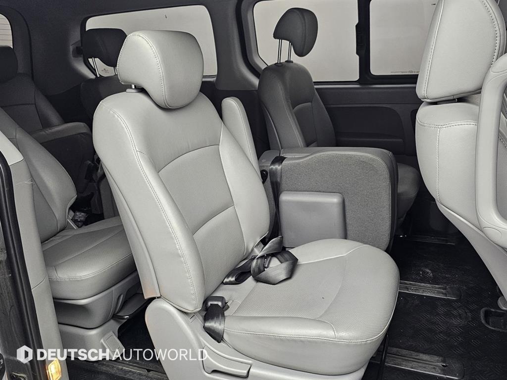 HYUNDAI Starex - Vista 12