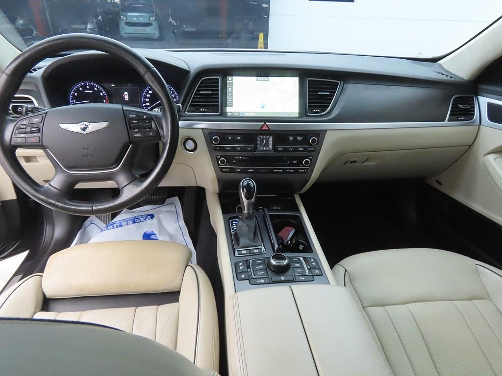 HYUNDAI Genesis - Vista 7