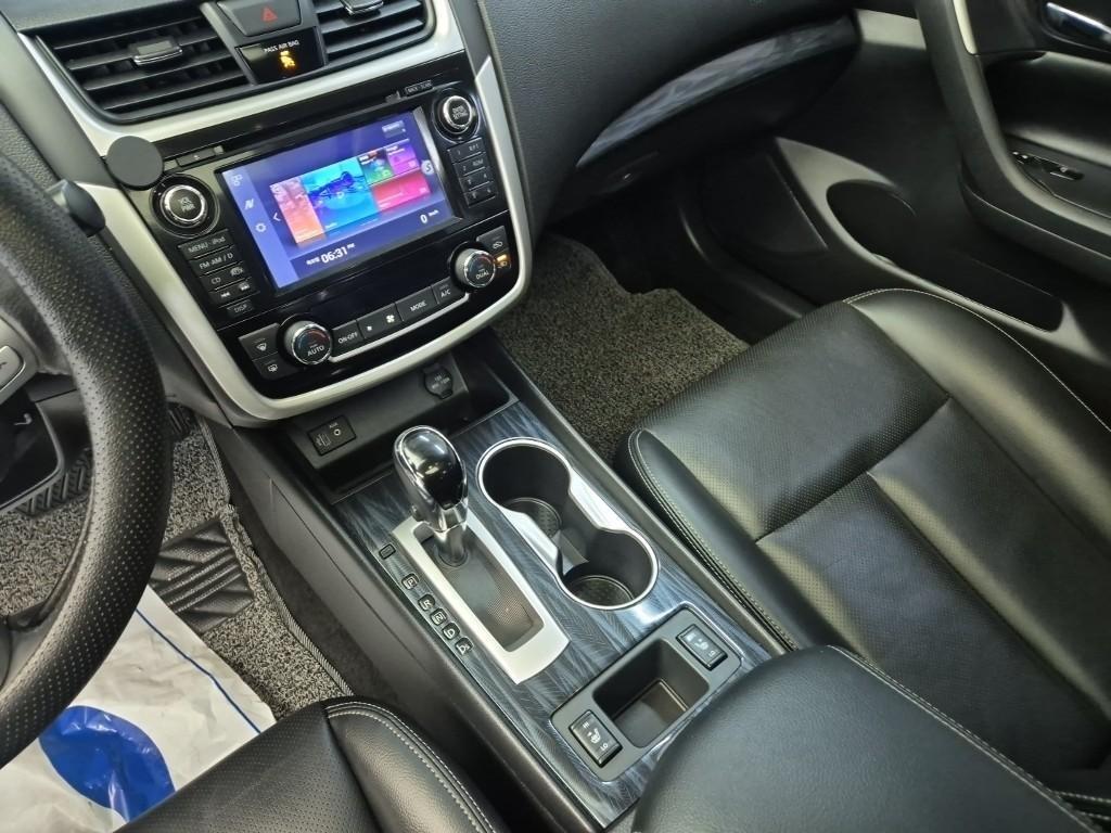 Nissan Altima - Vista 10