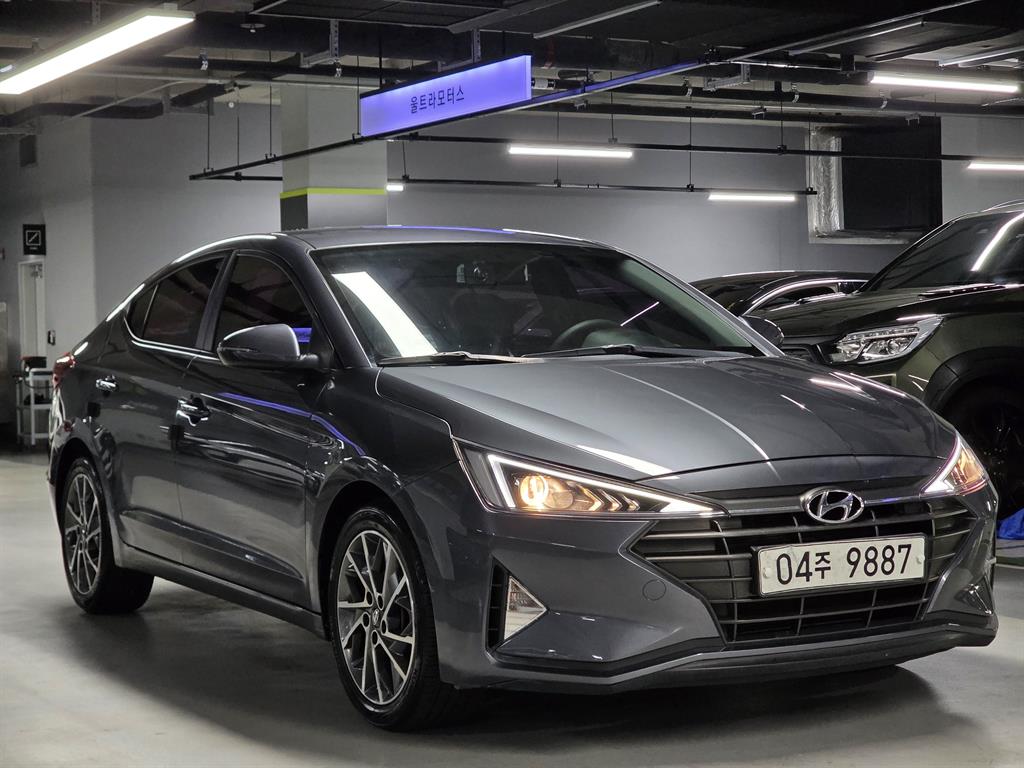 HYUNDAI Avante - Vista 3