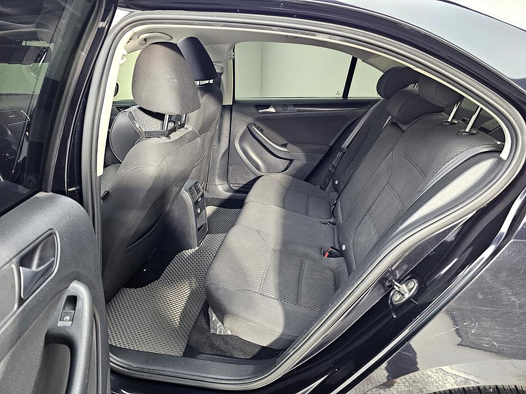 Volkswagen Jetta - Vista 9