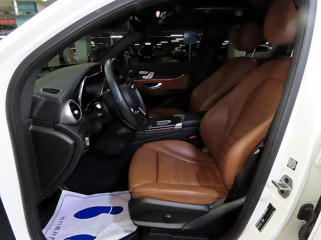 Mercedes Benz GLC Class - Vista 6