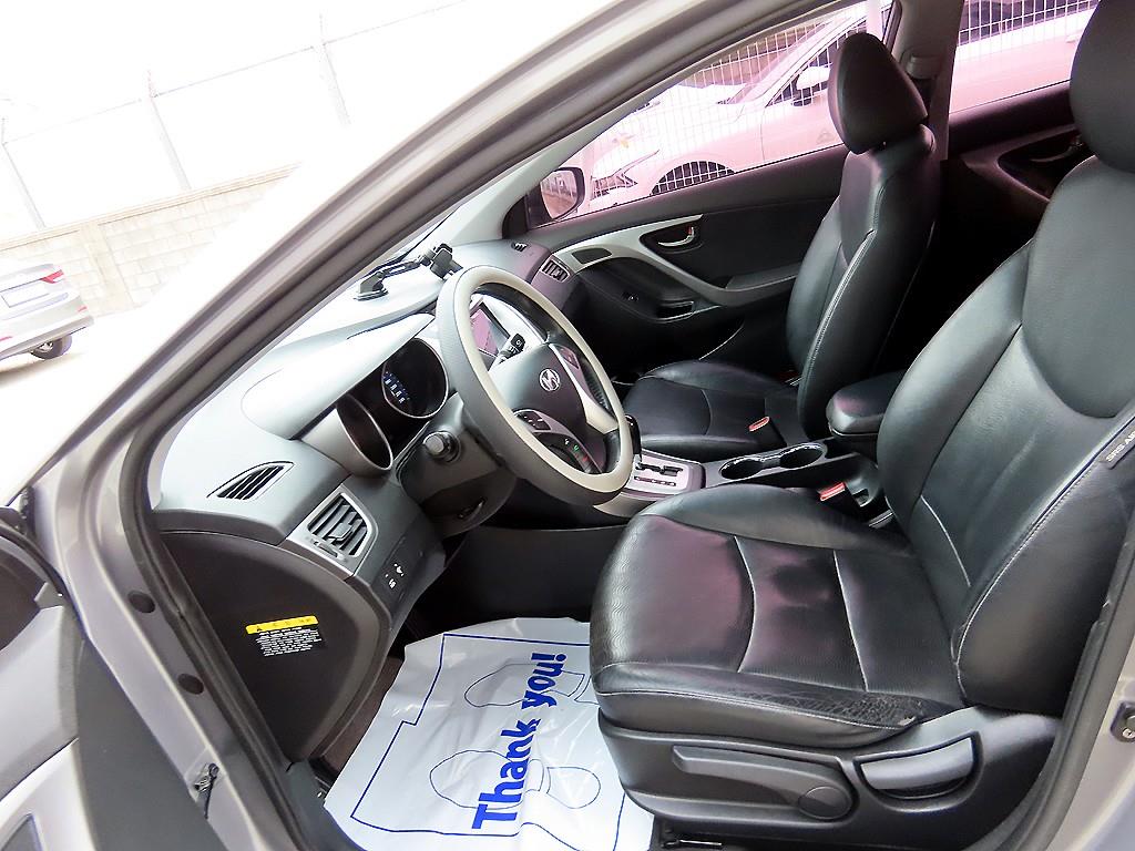 HYUNDAI Avante - Vista 5