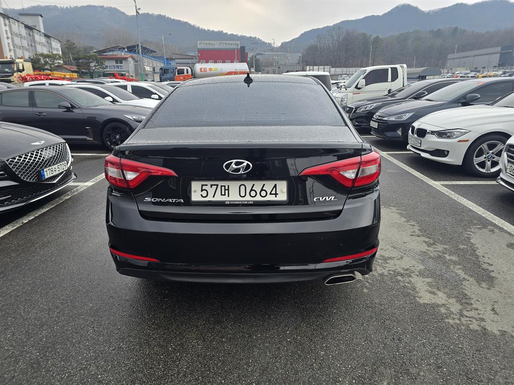 HYUNDAI Sonata - Vista 3