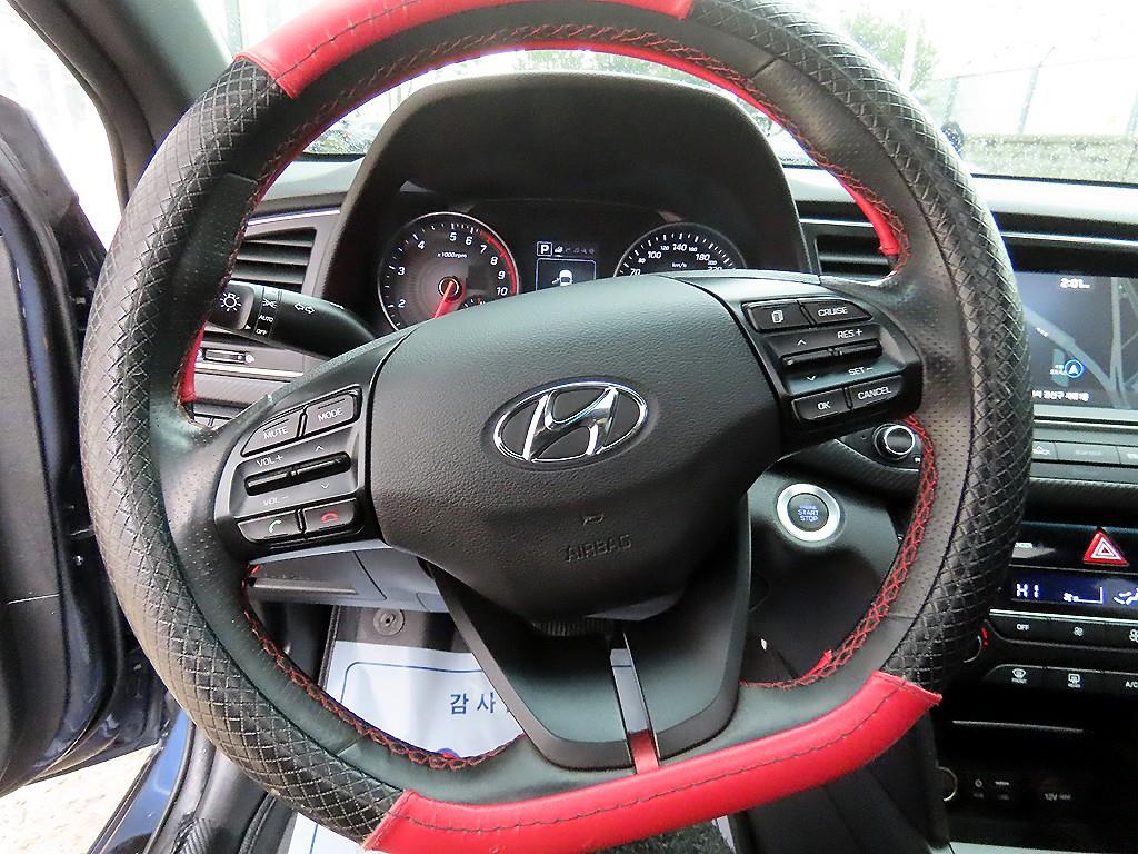 HYUNDAI Avante - Vista 8