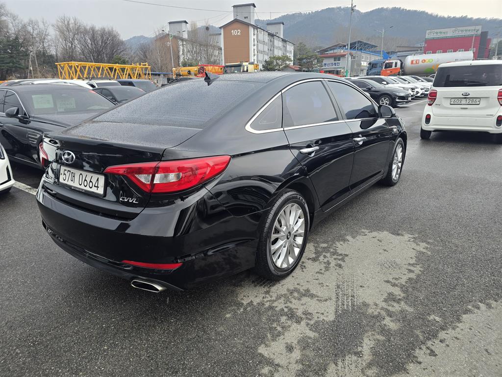 HYUNDAI Sonata - Vista 4