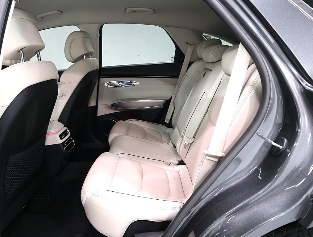 Genesis GV70 - Vista 10