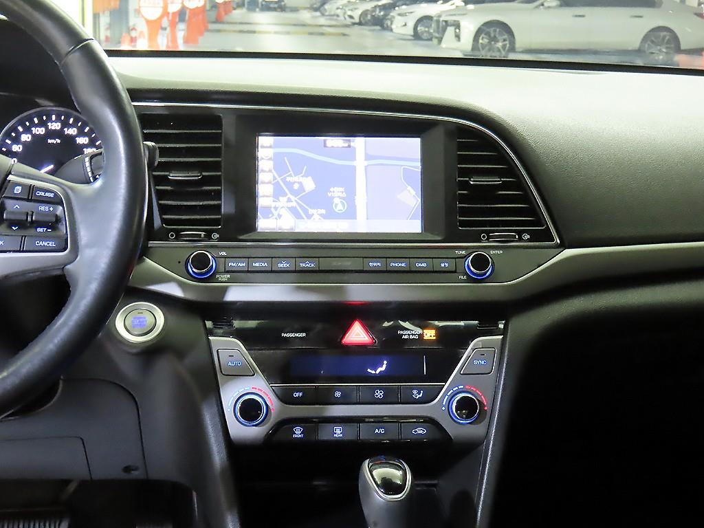 HYUNDAI Avante - Vista 11