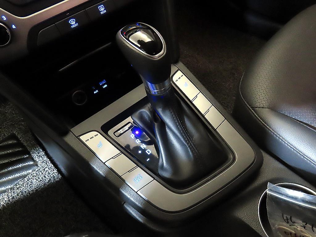 HYUNDAI Avante - Vista 12