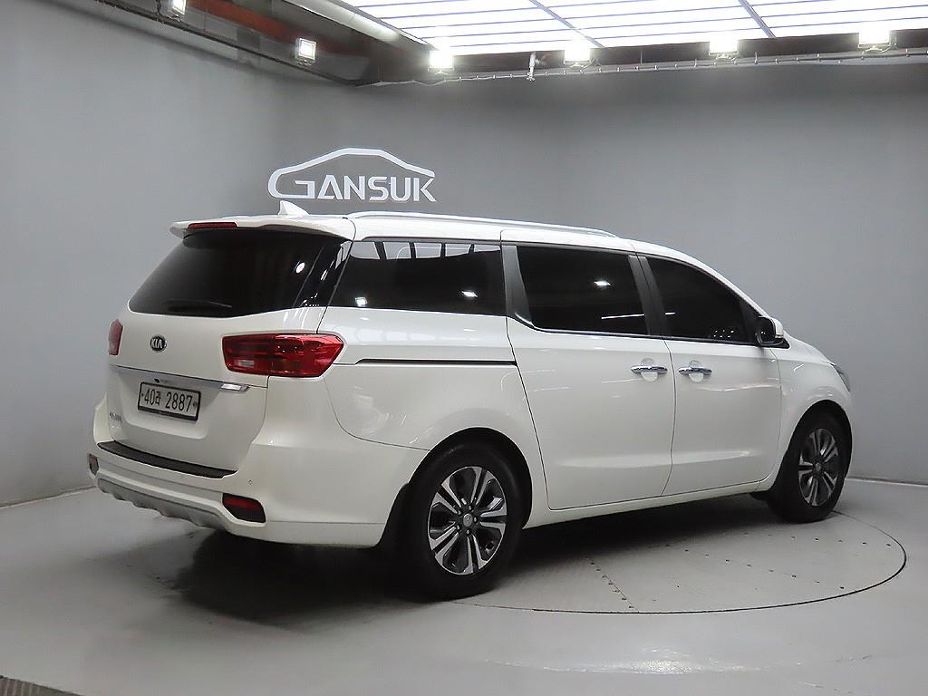 KIA Carnival - Vista 7