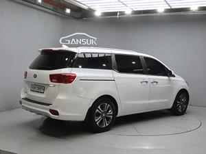 KIA Carnival - Vista 8