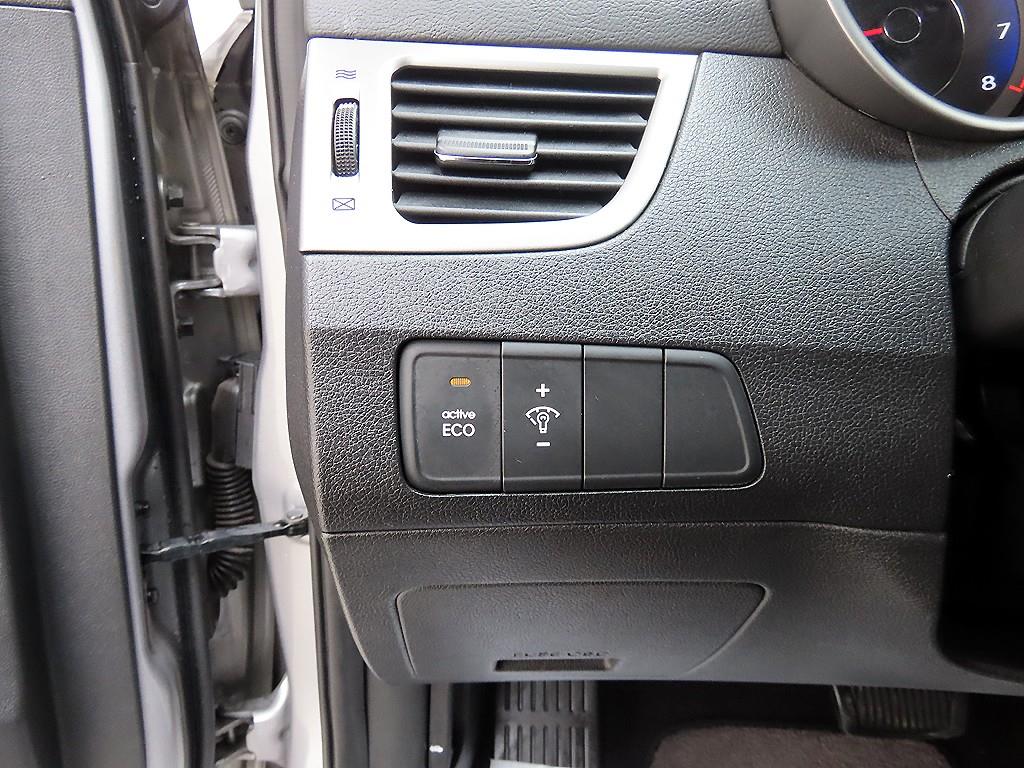 HYUNDAI Avante - Vista 12