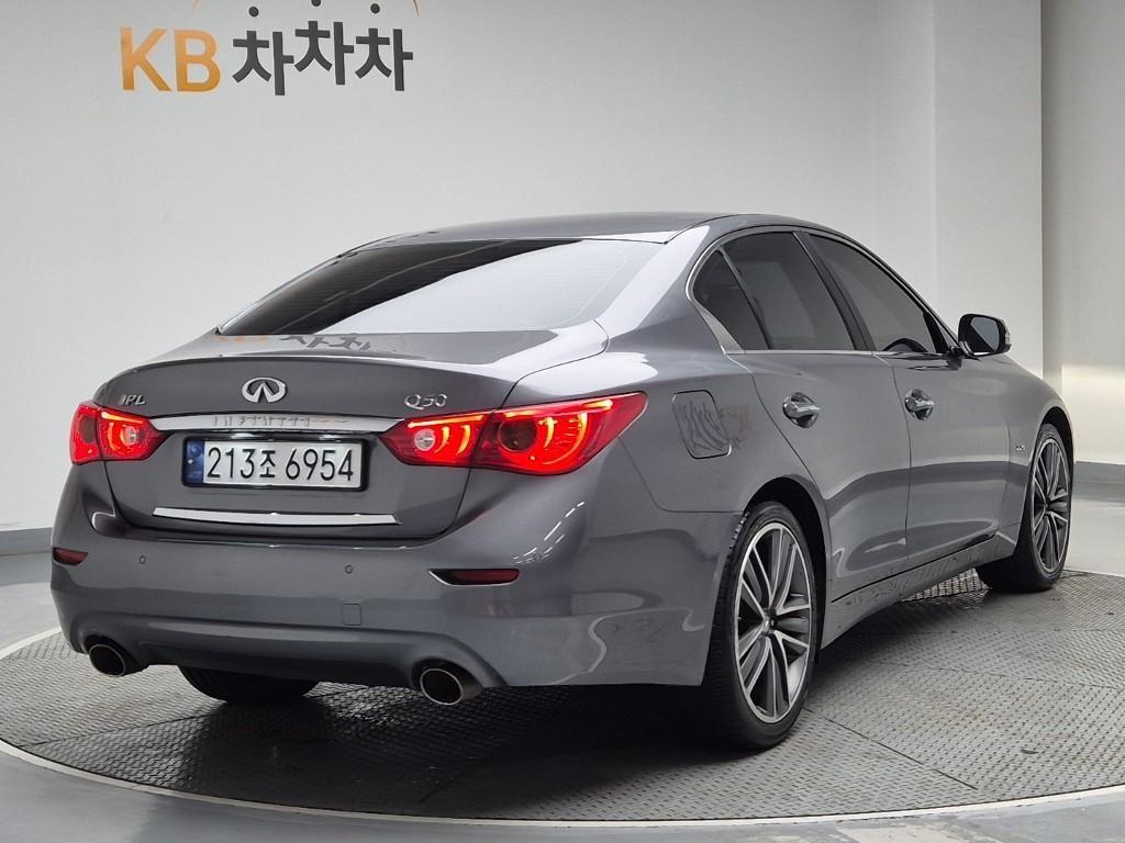 Infiniti Q - Vista 4