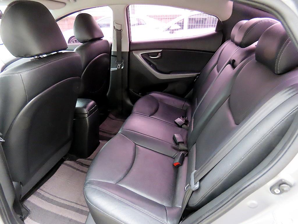 HYUNDAI Avante - Vista 6