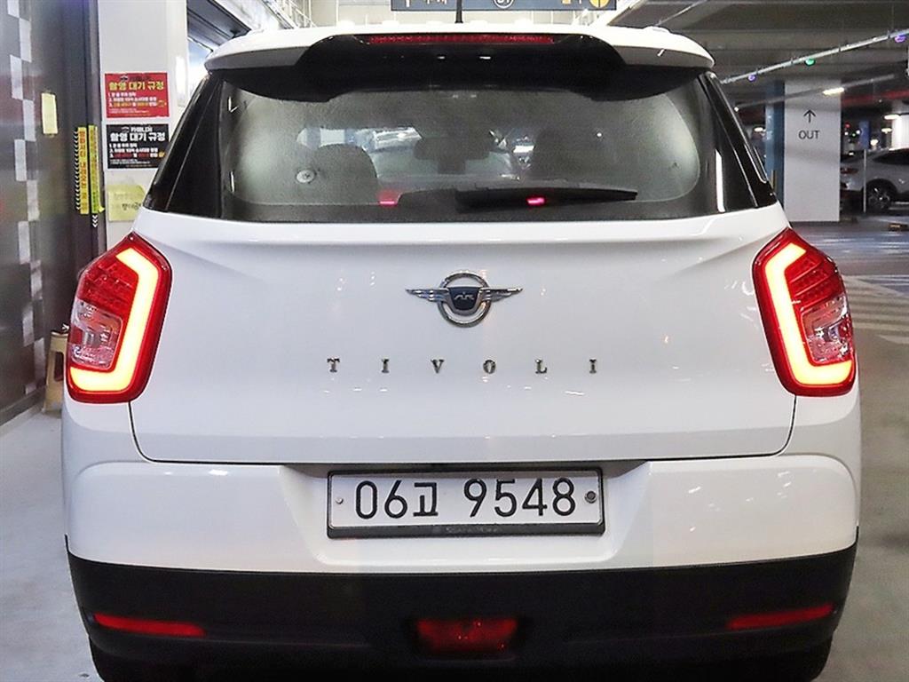 Ssangyong Tivoli - Vista 5