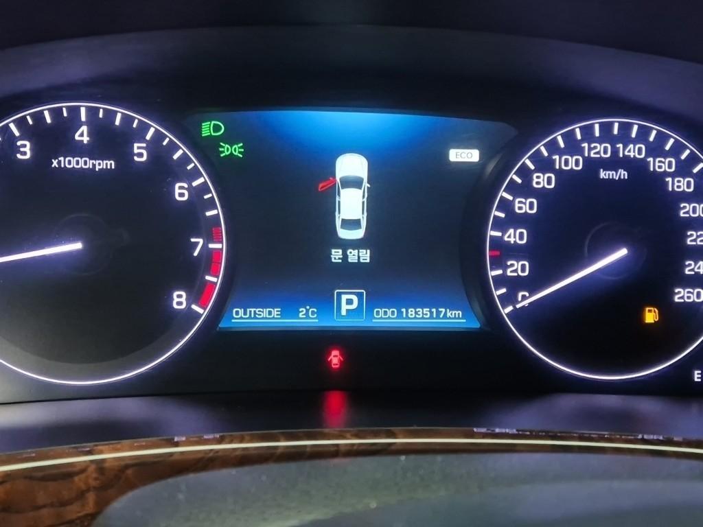 HYUNDAI Equus - Vista 6