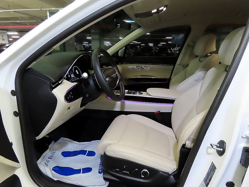 Genesis GV70 - Vista 6