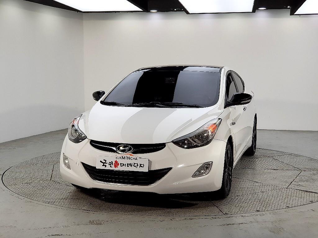 HYUNDAI Avante - Vista 2