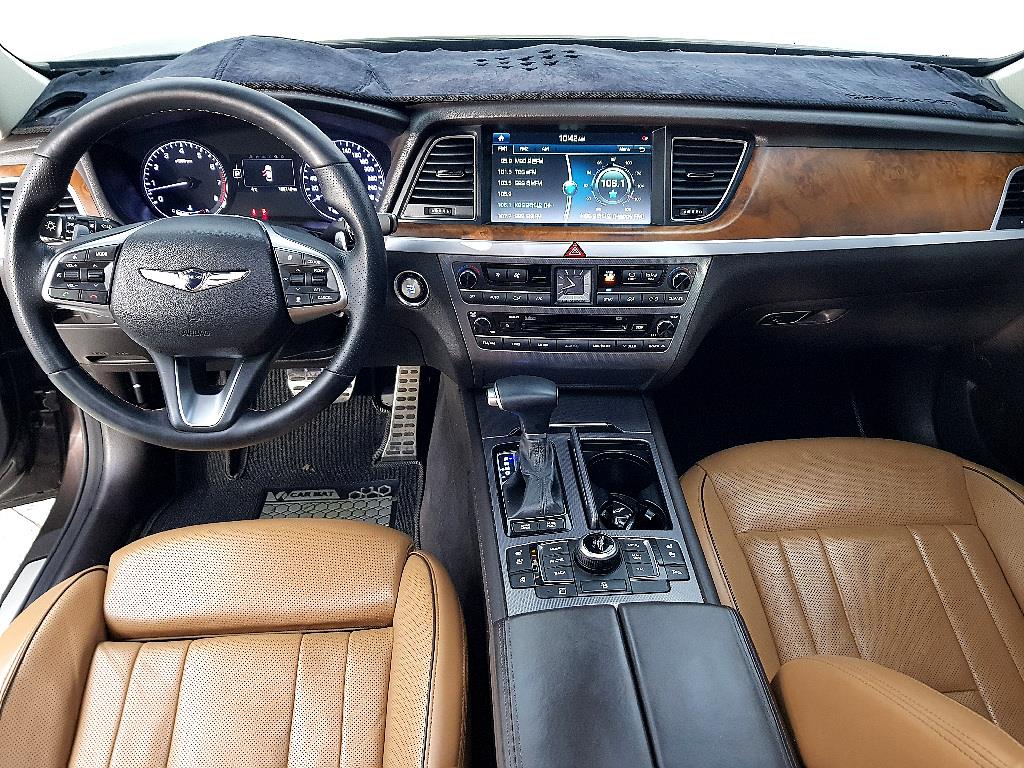 HYUNDAI Genesis - Vista 5