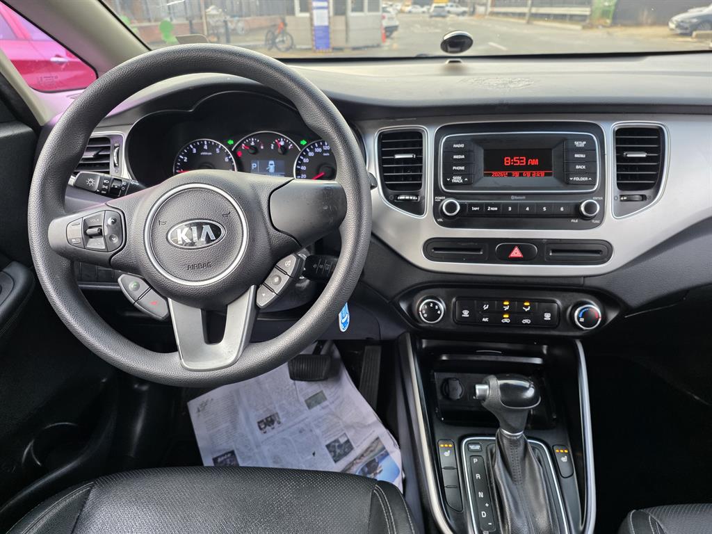 KIA Carens - Vista 8