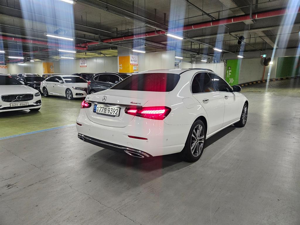 Mercedes Benz E class - Vista 5