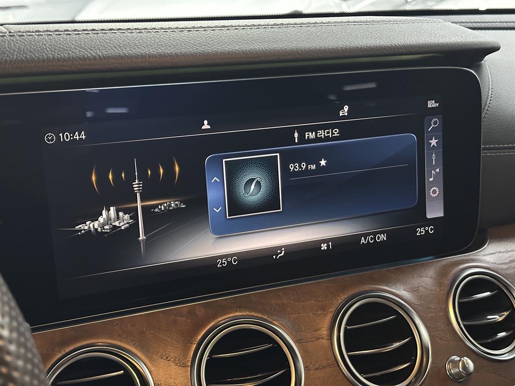 Mercedes Benz E class - Vista 11