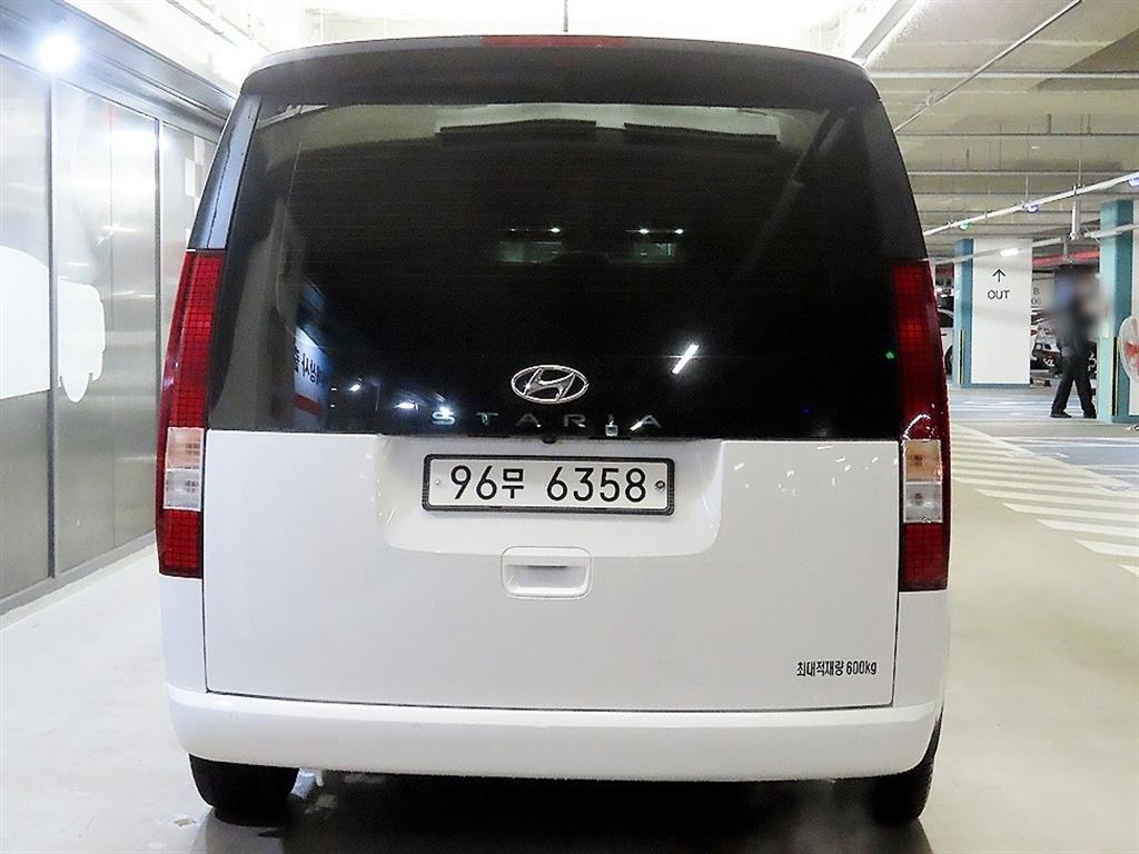 HYUNDAI Staria - Vista 5