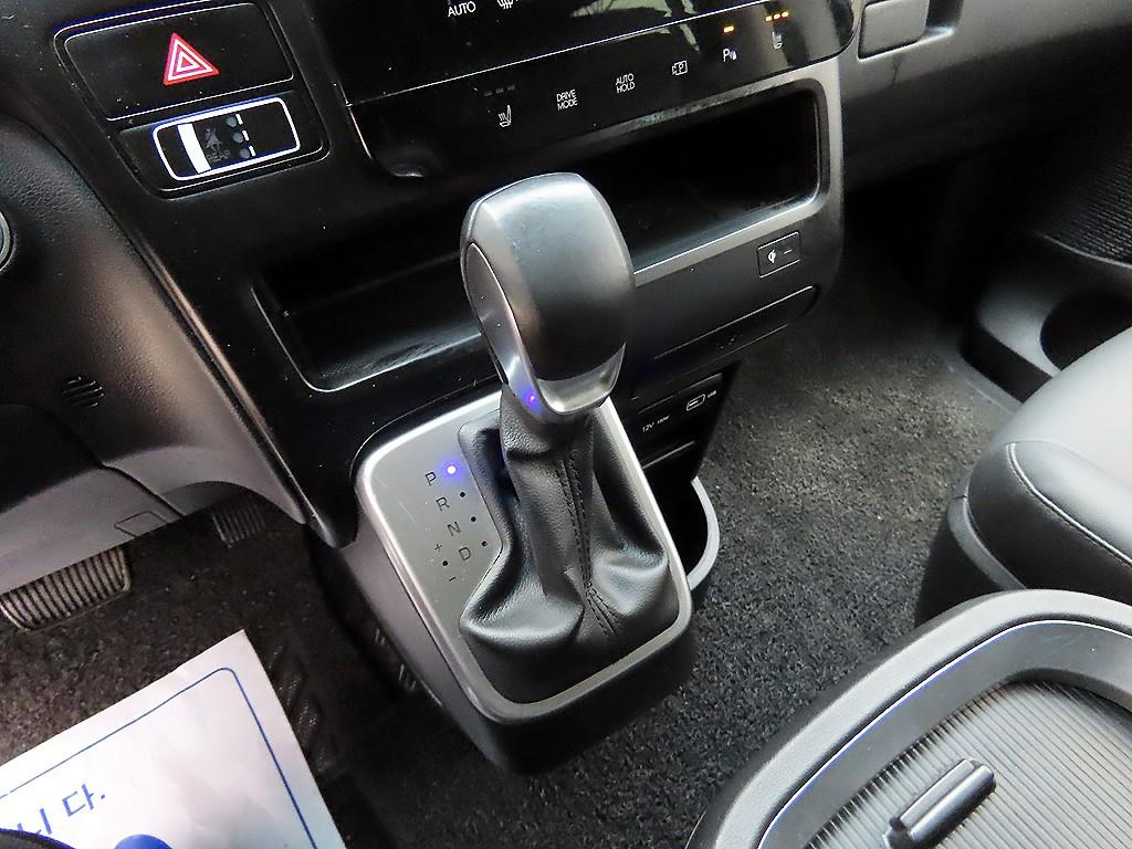 HYUNDAI Staria - Vista 10