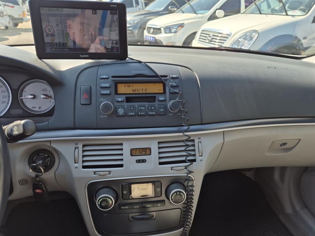 HYUNDAI Sonata - Vista 9