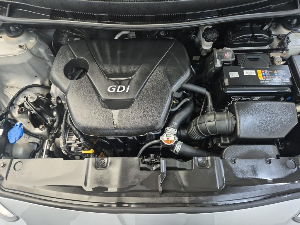 HYUNDAI Accent - Vista 5