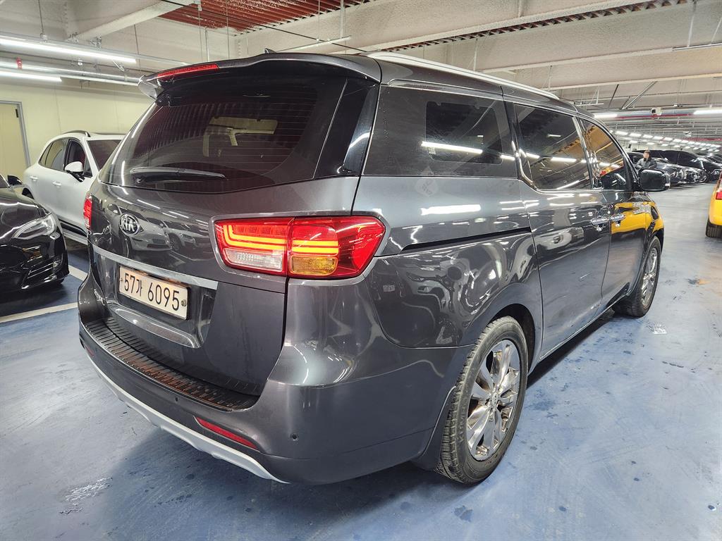KIA Carnival - Vista 6