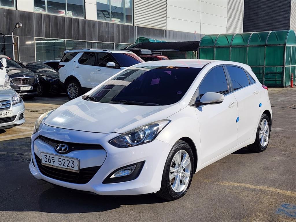 HYUNDAI i30 2014 Blanco - Importación desde Corea - HF Imports Iquique - Foto 1