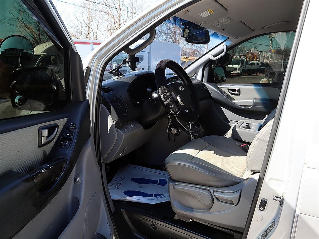 HYUNDAI Starex - Vista 9