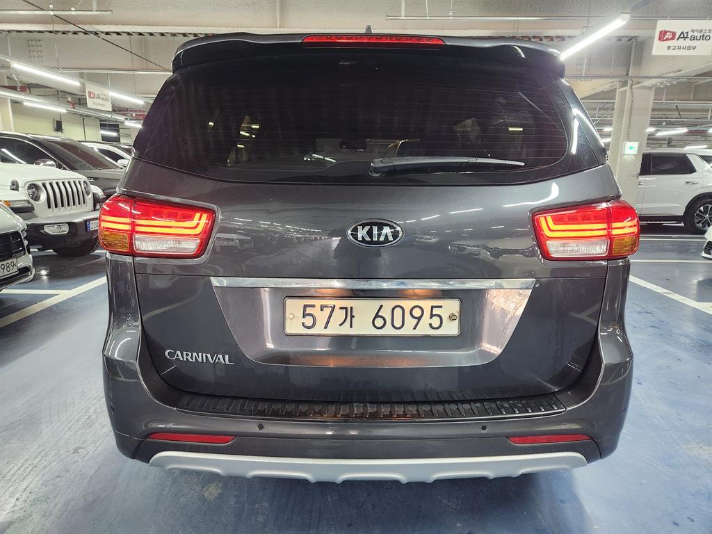 KIA Carnival - Vista 4