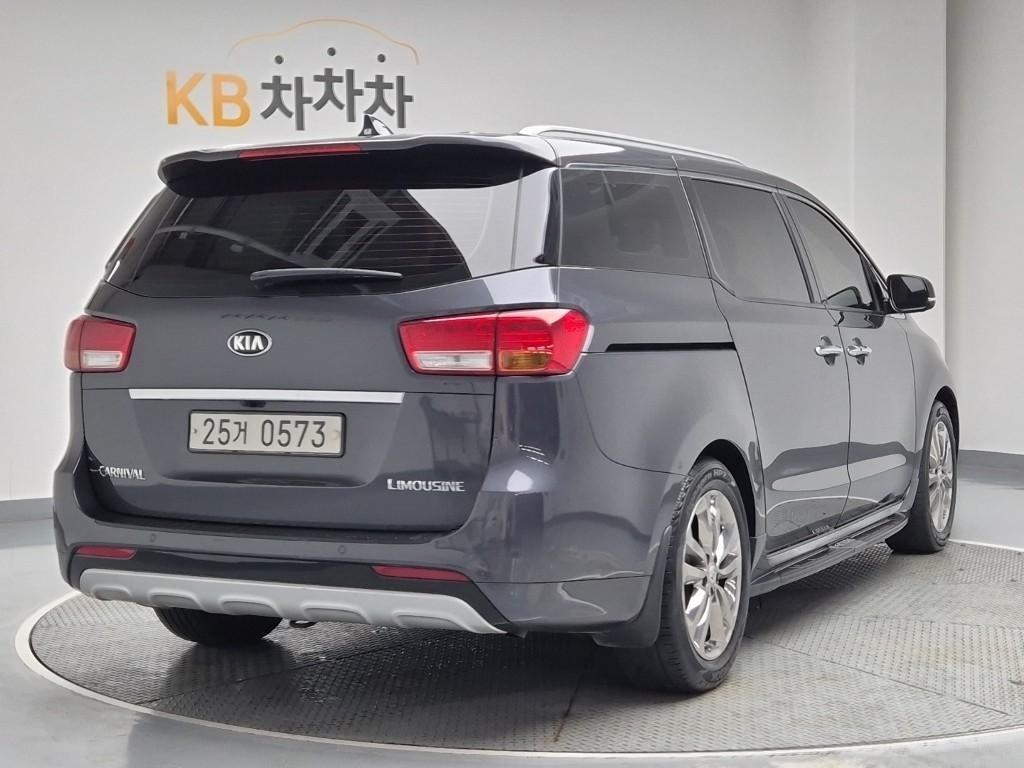 KIA Carnival - Vista 3