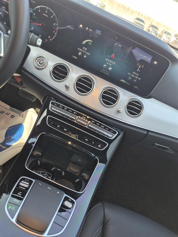 Mercedes Benz E class - Vista 12