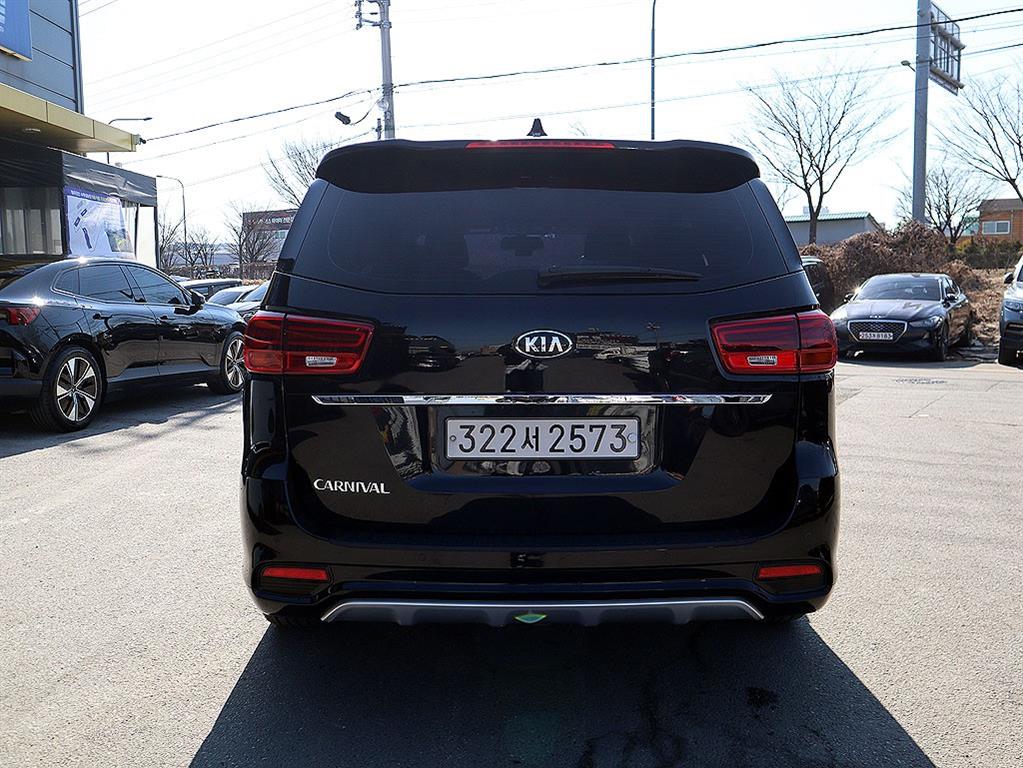 KIA Carnival - Vista 5