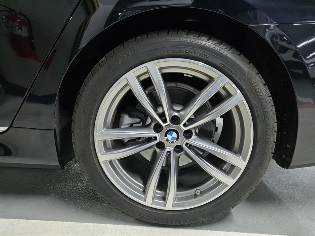 BMW 7 Series - Vista 5