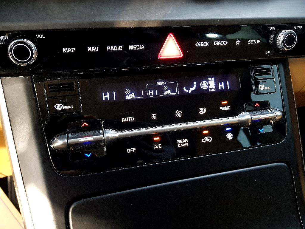 KIA Carnival - Vista 11