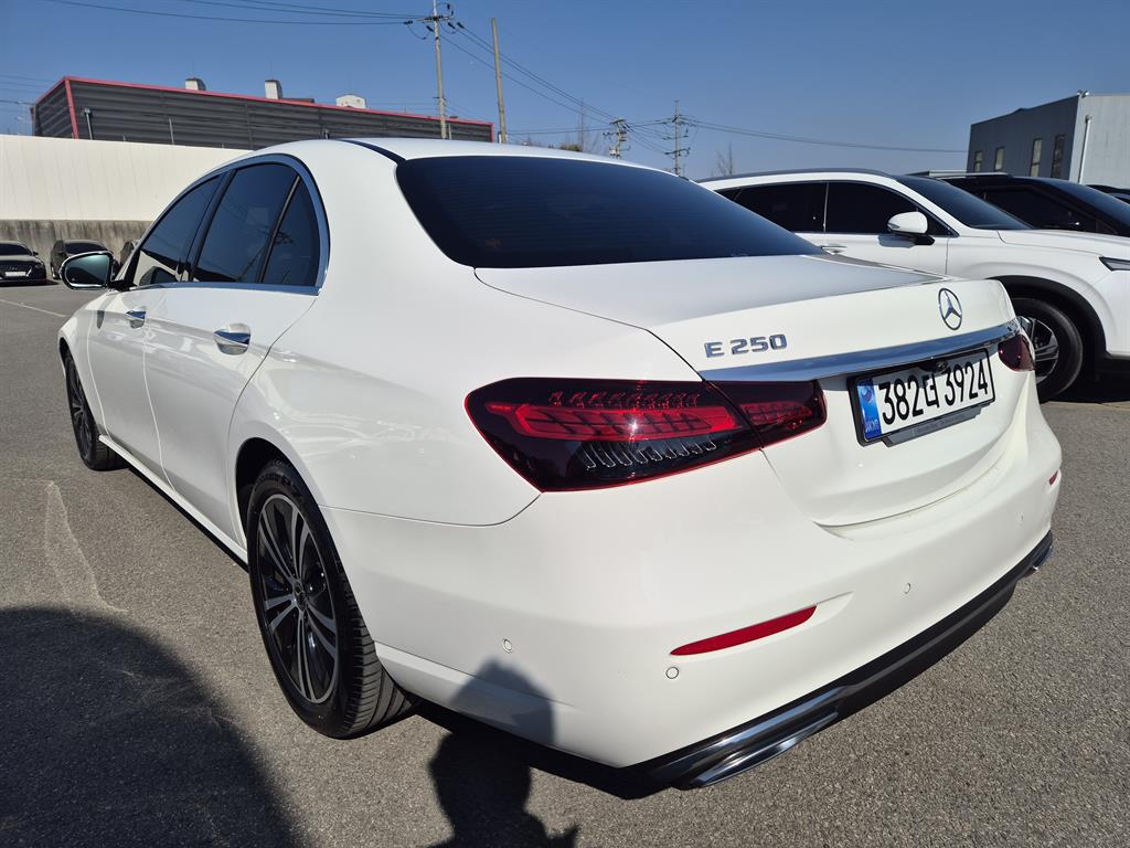 Mercedes Benz E class - Vista 6