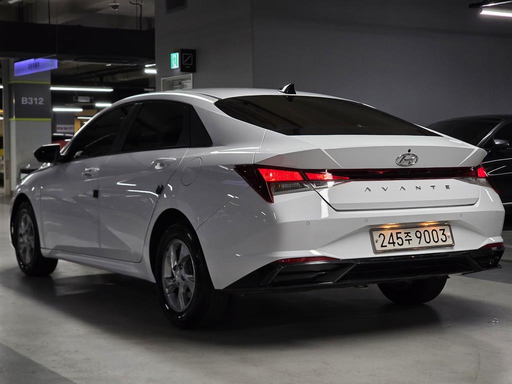 HYUNDAI Avante - Vista 4