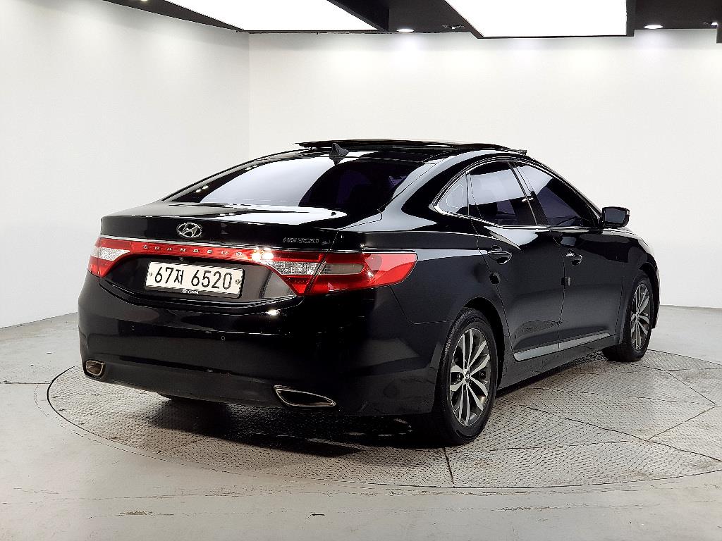 HYUNDAI Grandeur - Vista 4