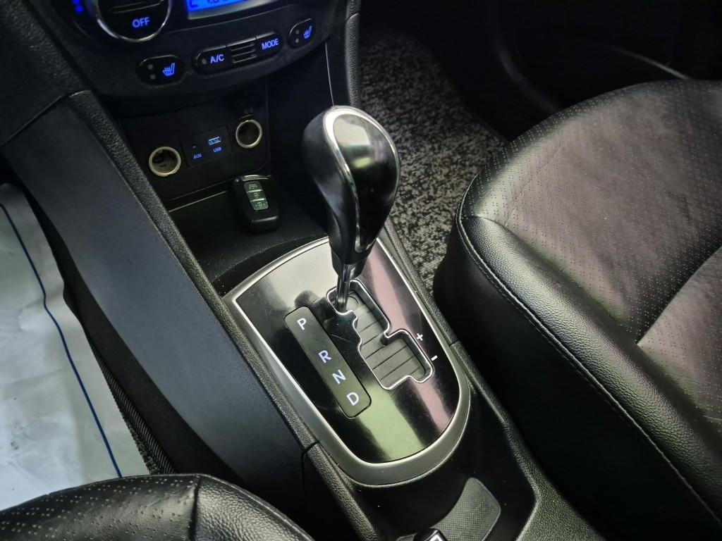 HYUNDAI Accent 2015 Plateado - Importación desde Corea - HF Imports Iquique - Foto 16