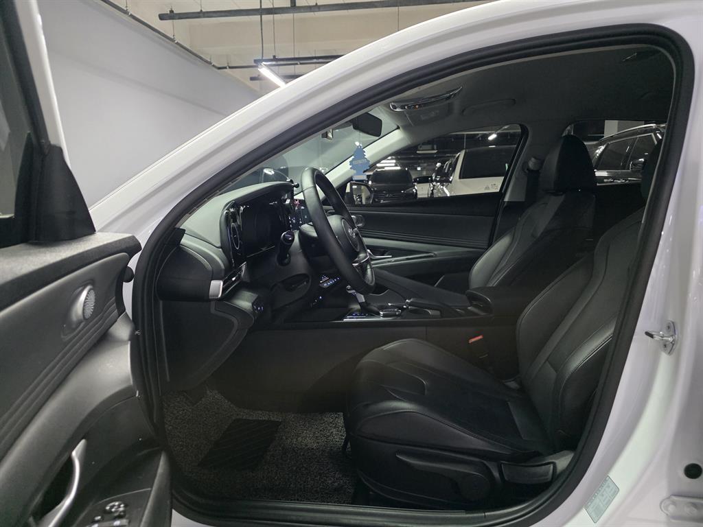 HYUNDAI Avante - Vista 9