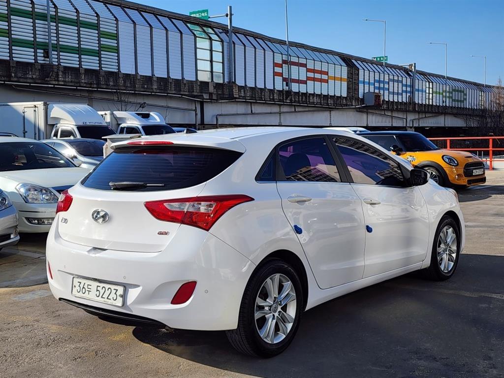HYUNDAI i30 - Vista 3