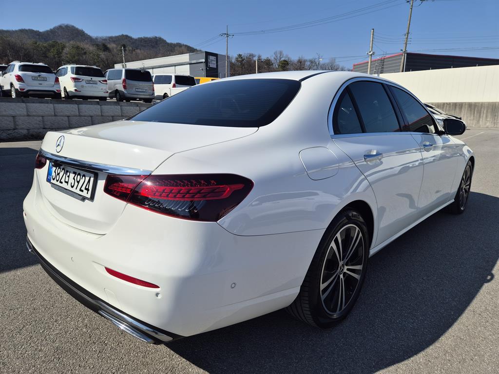 Mercedes Benz E class - Vista 4