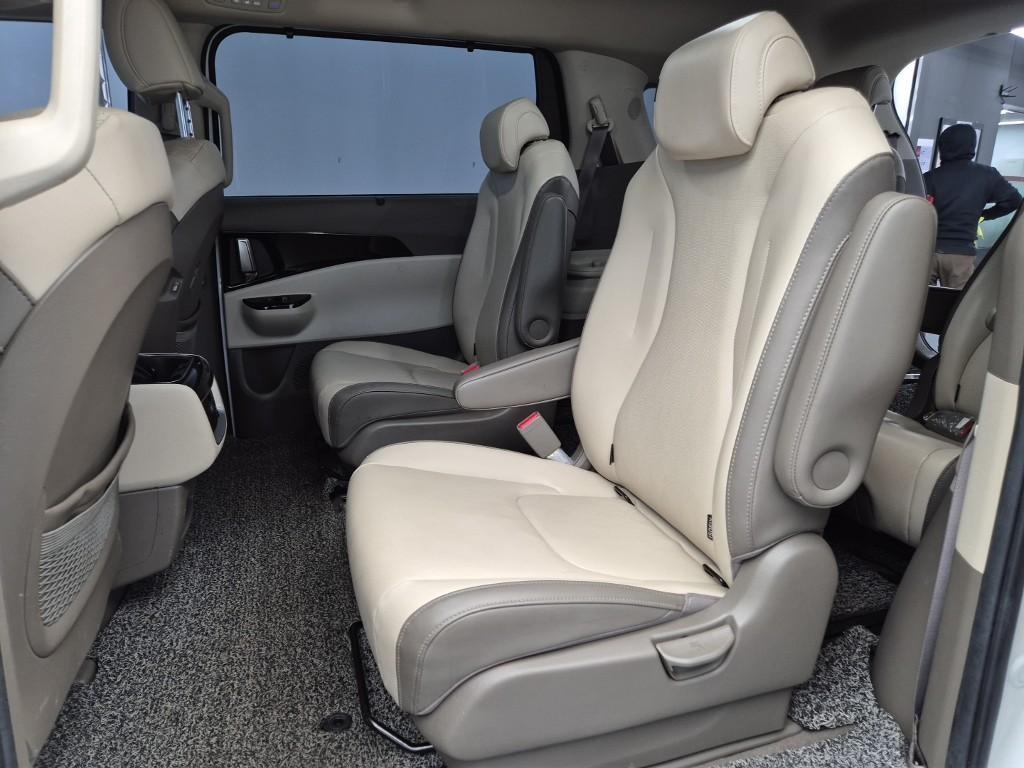 KIA Carnival - Vista 12