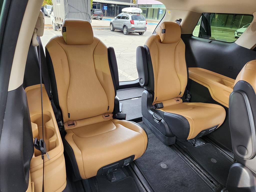 KIA Carnival - Vista 11