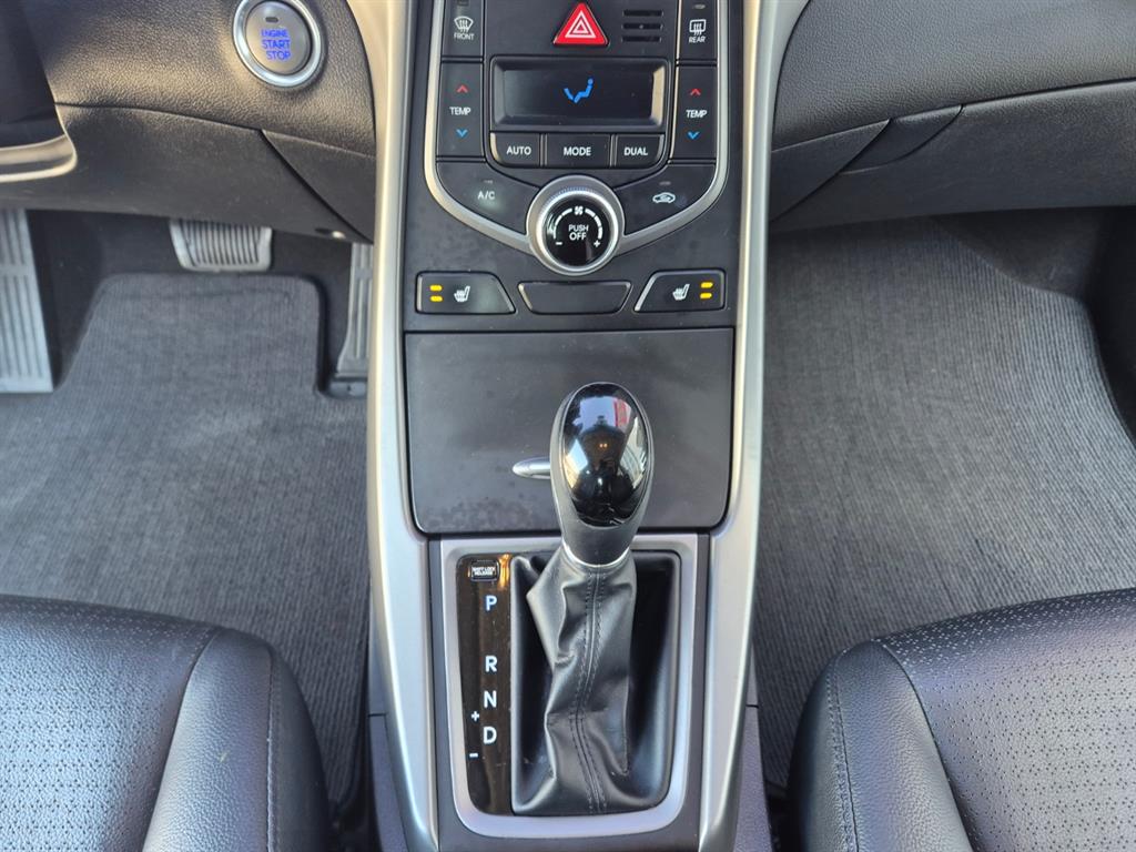 HYUNDAI Avante - Vista 12