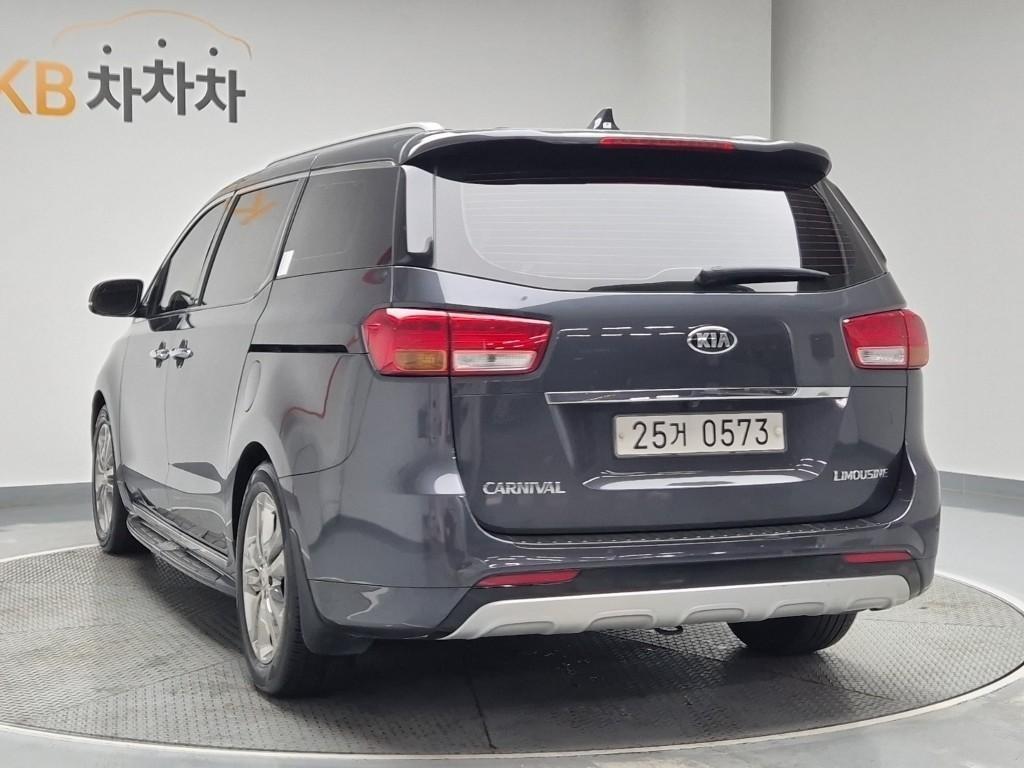 KIA Carnival - Vista 2